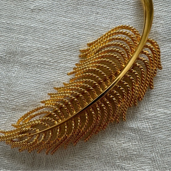 MONET Vintage Signed Leaf Brooch - Picture 3 of 7